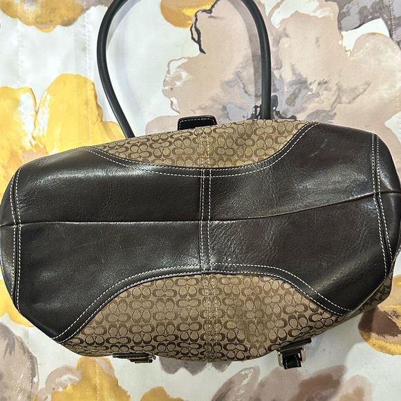 Authentic Coach Tote in Brown - Picture 15 of 15